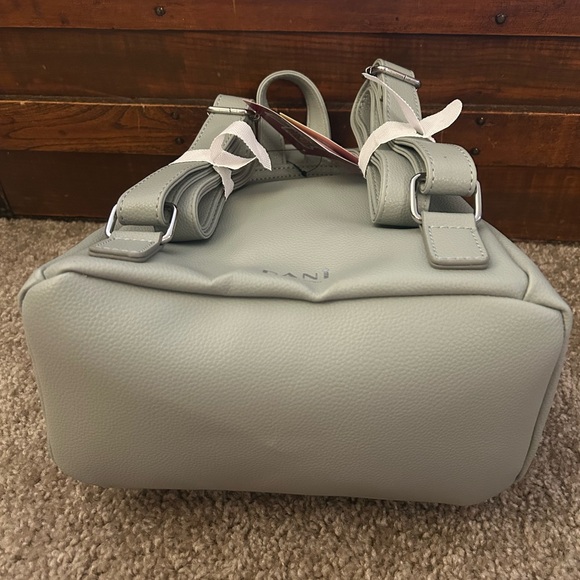 Dani by Danielle Nicole Tom & Jerry Backpack - NWT - Picture 4 of 5